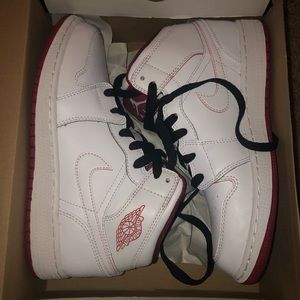 Air Jordan 1 Mid Grade School Size 4